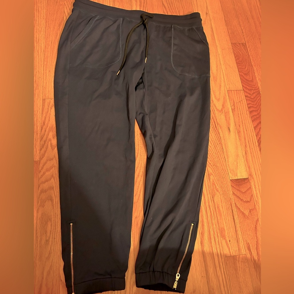 Zyia navy jogger with zipper ankle
